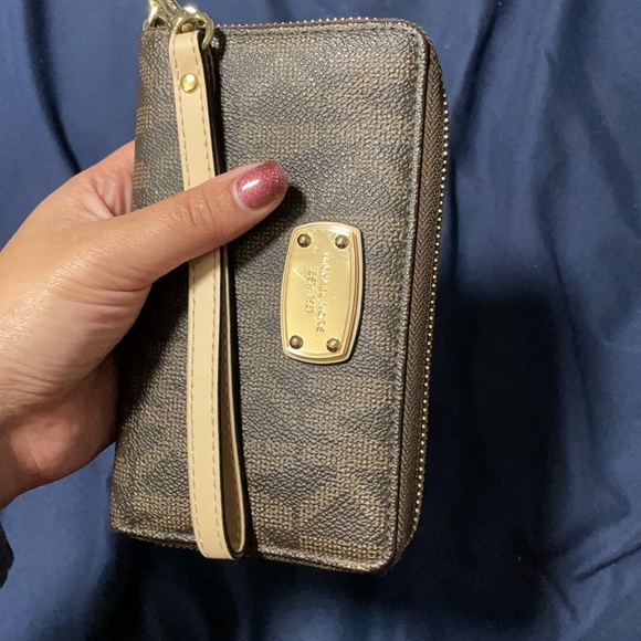 Michael Kors wristlet/wallet - Picture 6 of 9